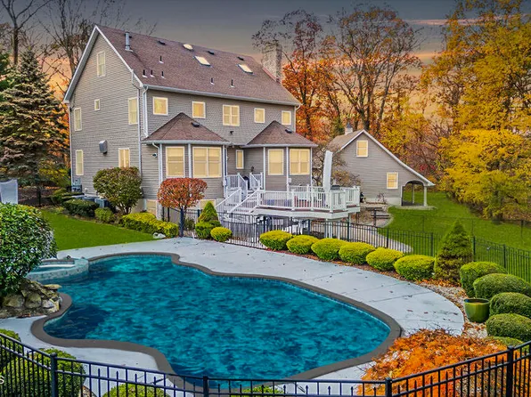 152 Sleepy Hollow Road, Middletown, NJ 07748