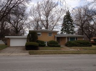 825 W Westwood Dr, Glenwood, IL 60425