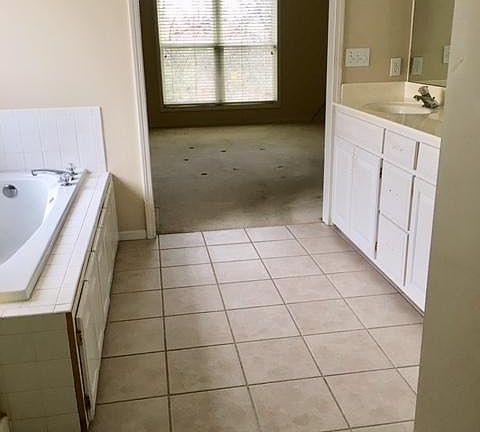 5th image of 7202 W 148th St