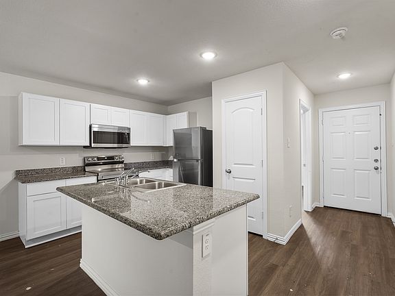 5th image of 2208 Sayle St