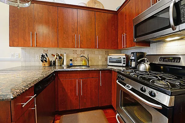 Sold by Hudson Place Realty | media 3