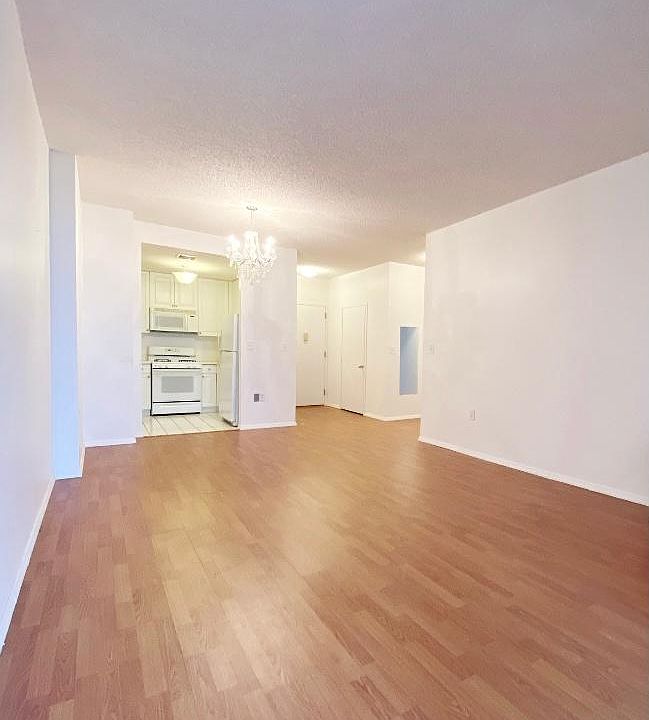 1st image of 40 Oceana Dr W APT 9C