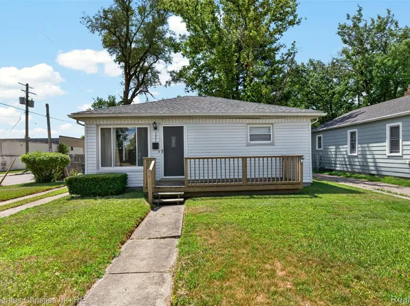 880 Jewell St, Ferndale, MI 48220