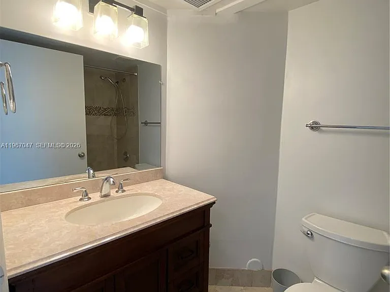 2841 N Oakland Forest Dr — Photo 12