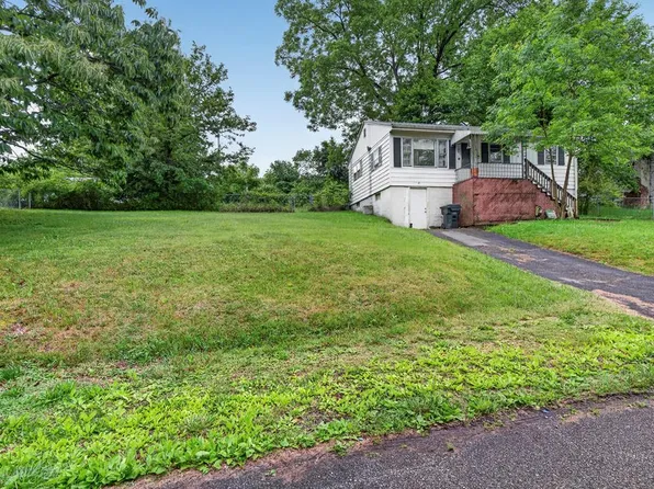 221 Mumpower Dr, Bristol, VA 24201