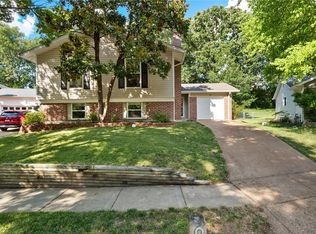 8 Rainfield Ct, Ballwin, MO 63021