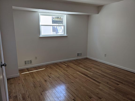 4th image of 526 Travis Ave Floor 1
