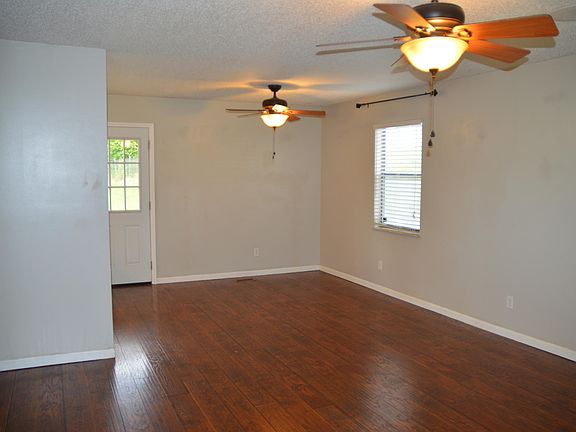 5th image of 228 Humphrey Dr