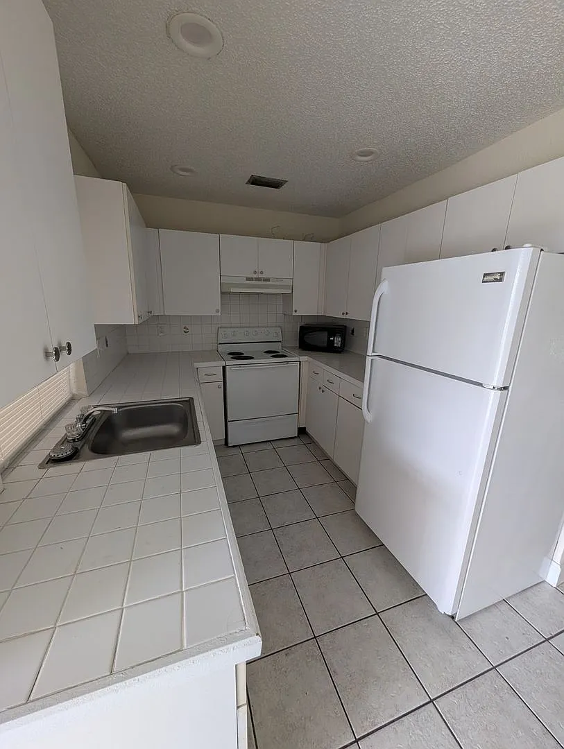 1382 Birkdale Dr — Photo 1