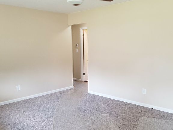 4th image of 381 Lynne Dr