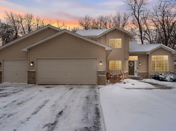 22533 Amy Ln, Rogers, MN 55374