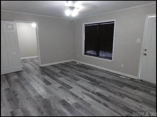 4 bed, 3.0 bath, 2077 sqft, $1,975 — Photo 3