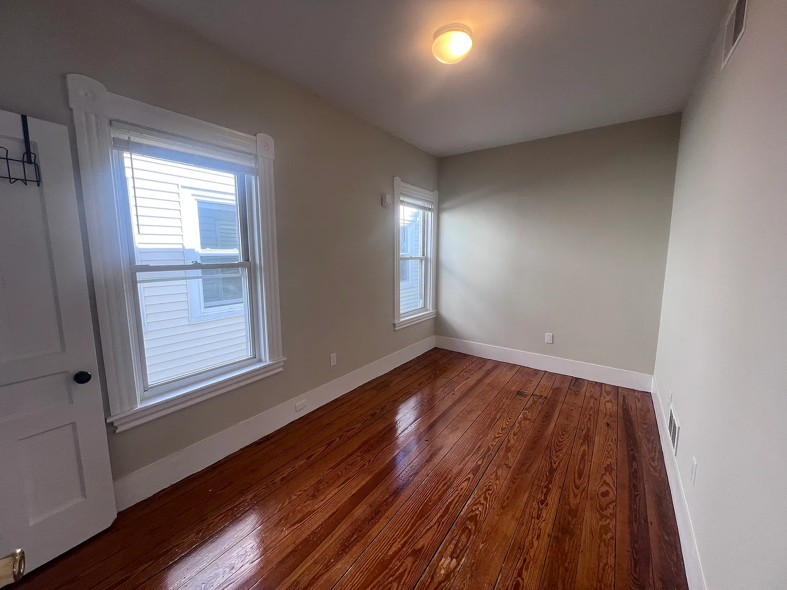 3 bed, 1200 sqft, $3,200 — Photo 4