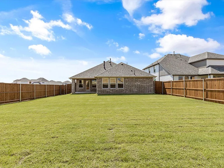 324 Amenduni Ln — Photo 30