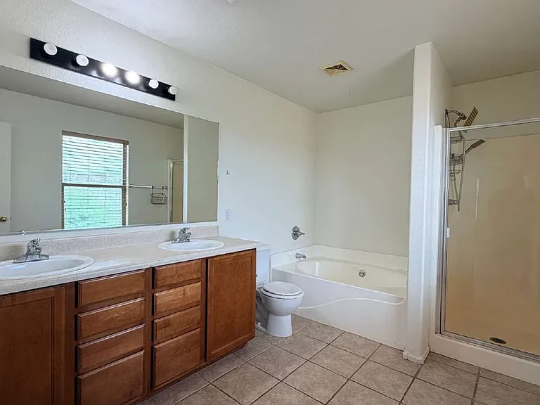 571 E Reflection Pl — Photo 12