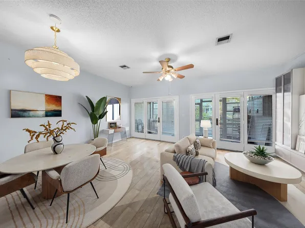 207 E Hemingway Circle #22, Margate, FL 33063