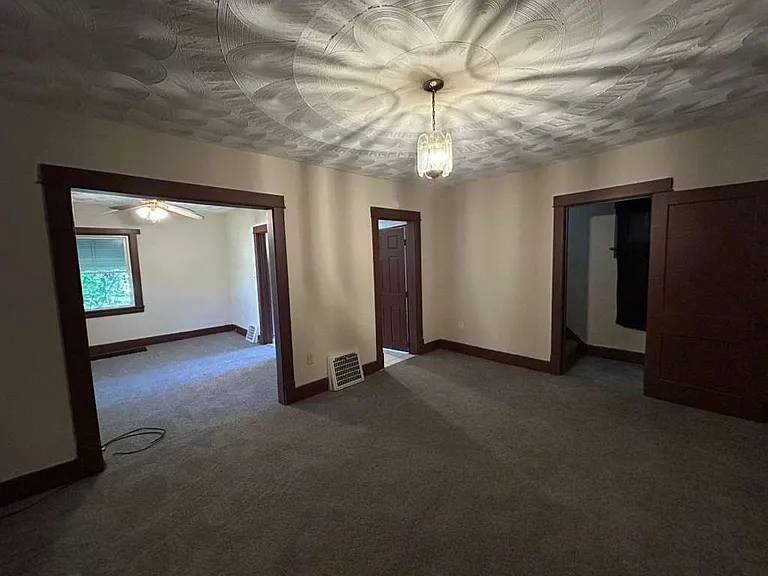 377 Talbot Ave #4 — Photo 3