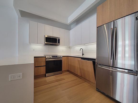 4th image of 420 Gates Ave APT 3A