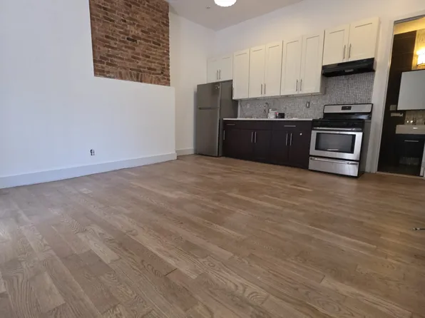 432 Evergreen Avenue image 1 of 8