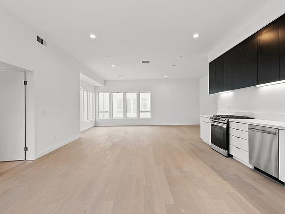 4th image of 3401 Fletcher Dr #4
