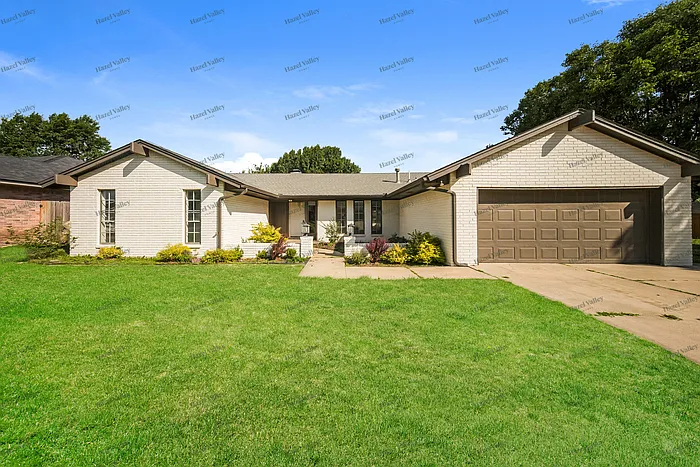 12017 Surrey Ln