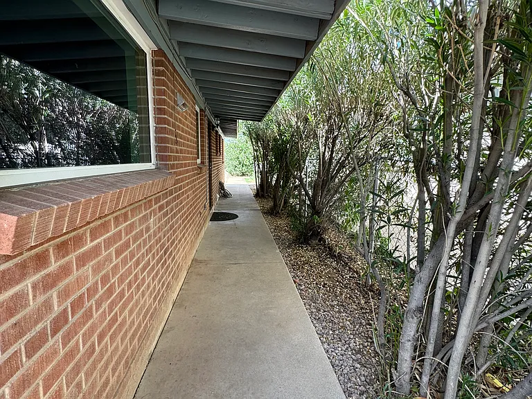 1803 E Miles St — Photo 25