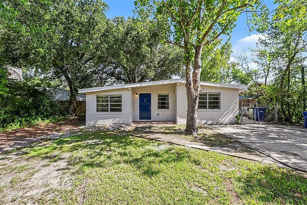3 bed, 1.0 bath, 1366 sqft, $2,000 — Photo 2