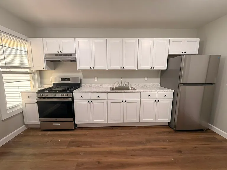 8 Arch St #2B — Photo 1