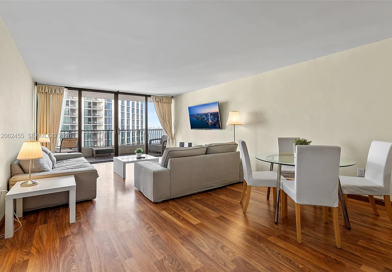 Venetia Condo — Photo 1