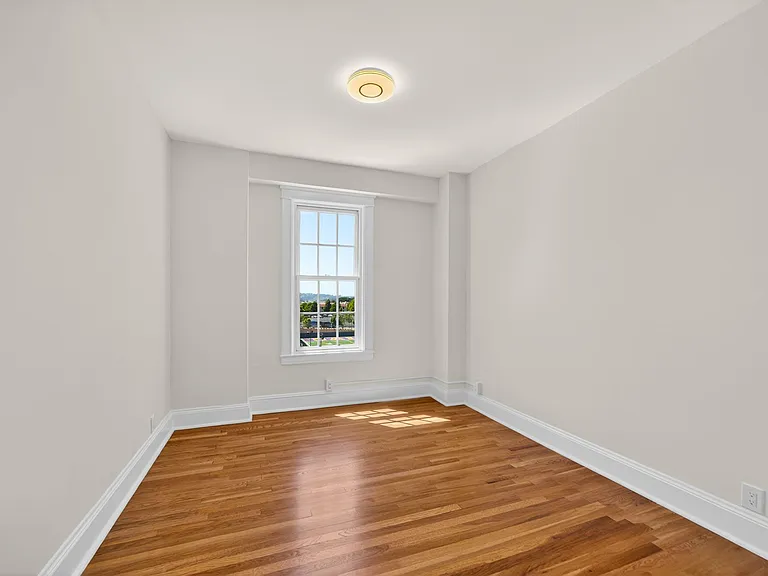 990 Bay St #1114R — Photo 15