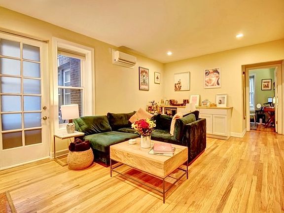 2nd image of 3642 N Pine Grove Ave APT 2K