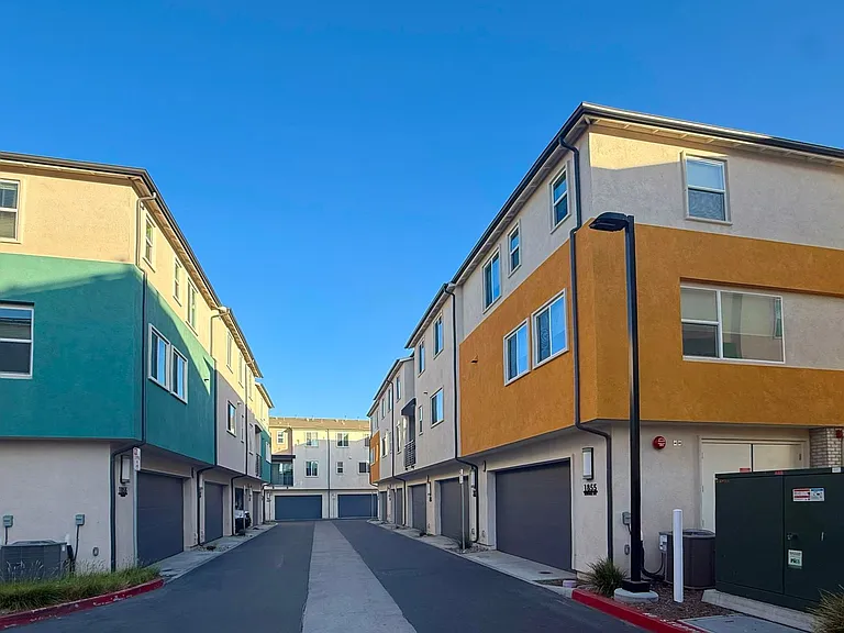 1859 Montage Ave — Photo 4