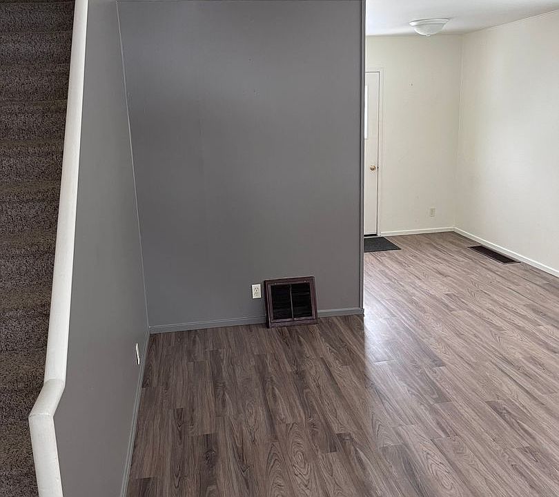 1st image of 702 River Park Dr #406