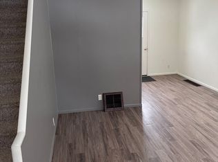 702 River Park Dr #406, Waverly, IA 50677