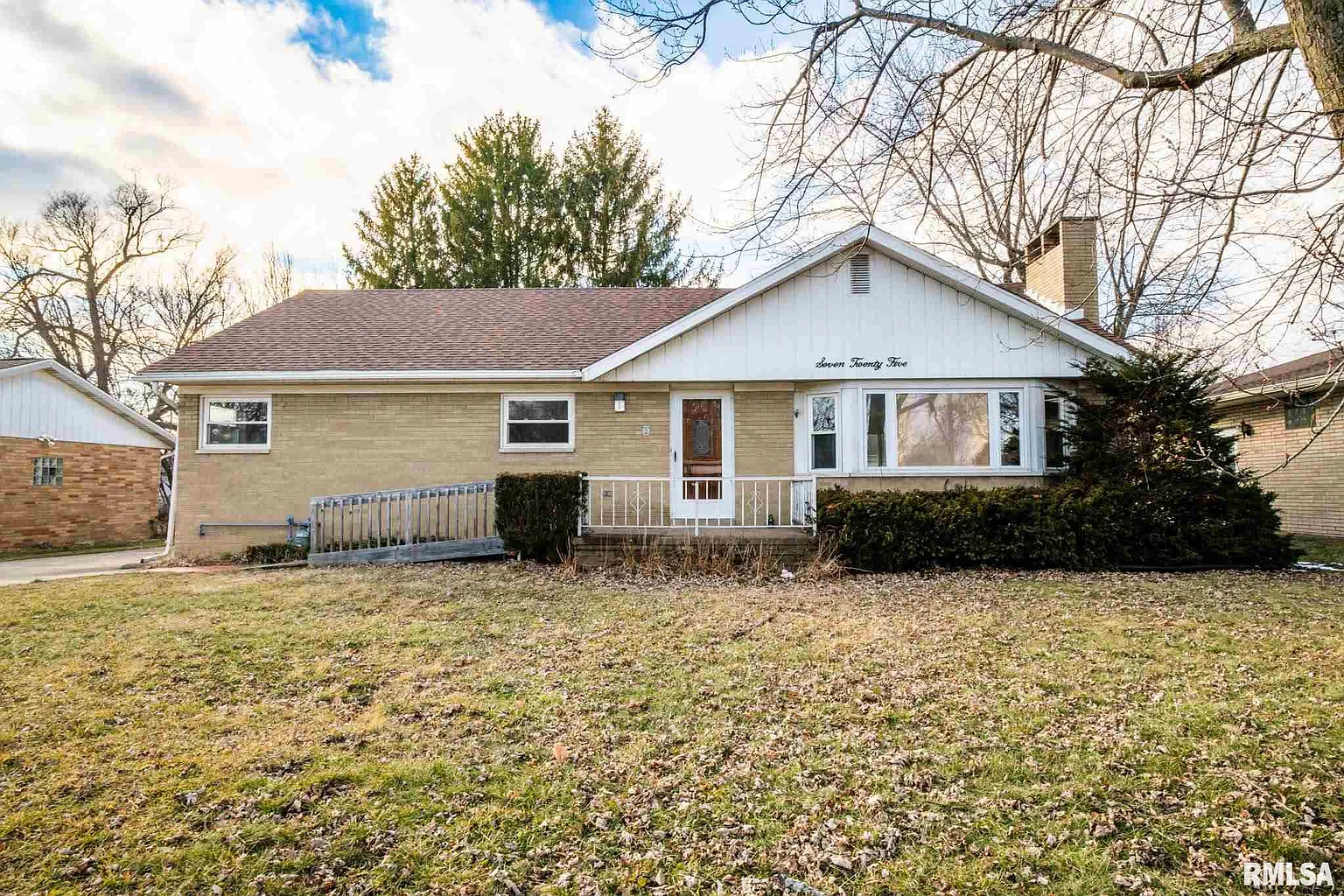 725 S Kickapoo Ln photo 1