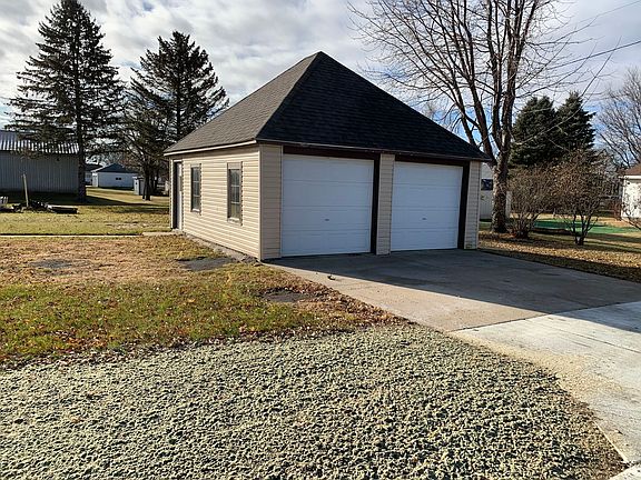 3rd image of 776 Bradley Ave
