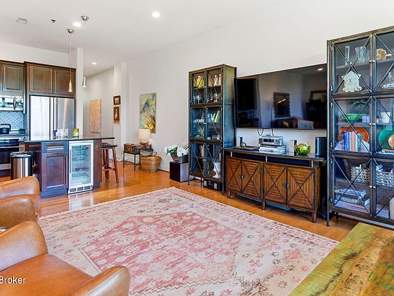 5th image of 2011 Frankfort Ave Unit 408