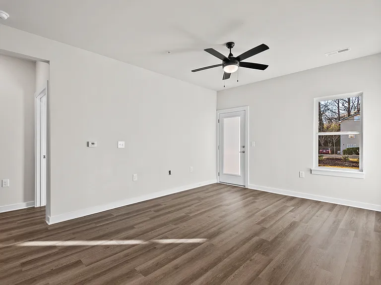 227 S 11th St #205 — Photo 31
