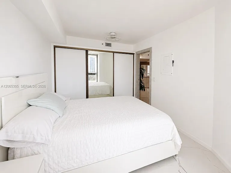 3600 Mystic Pointe Dr #1715 — Photo 13