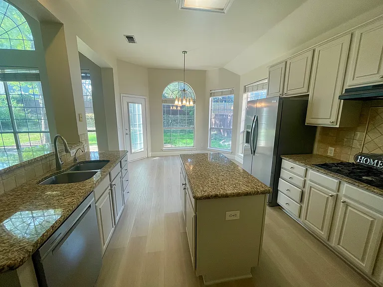 8813 Arbor Creek Ln — Photo 3