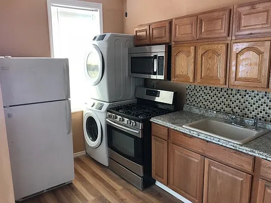 Rented by Windsor Homes Realty Corp | media 27