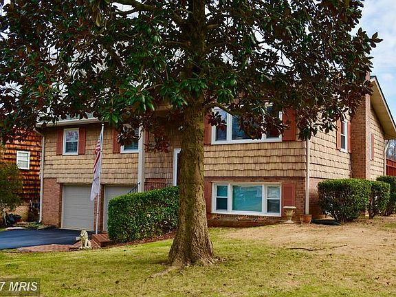 3rd image of 8603 Cherry Valley Ln