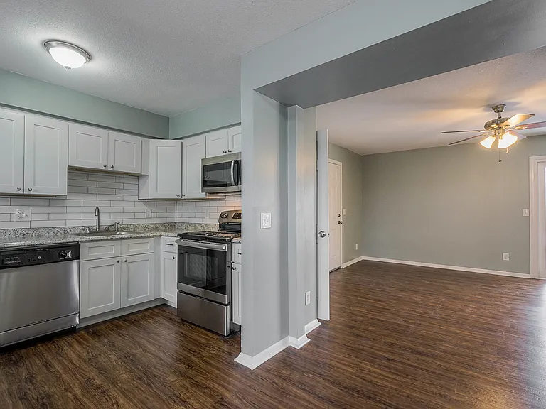 4115 & 4117 Warwick Blvd — Photo 8