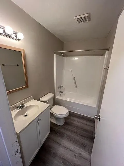 2 bed, 900 sqft, $695 — Photo 3