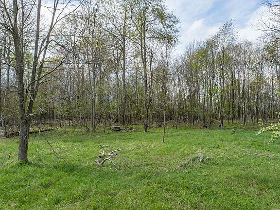 5th image of 63 Camp Cir