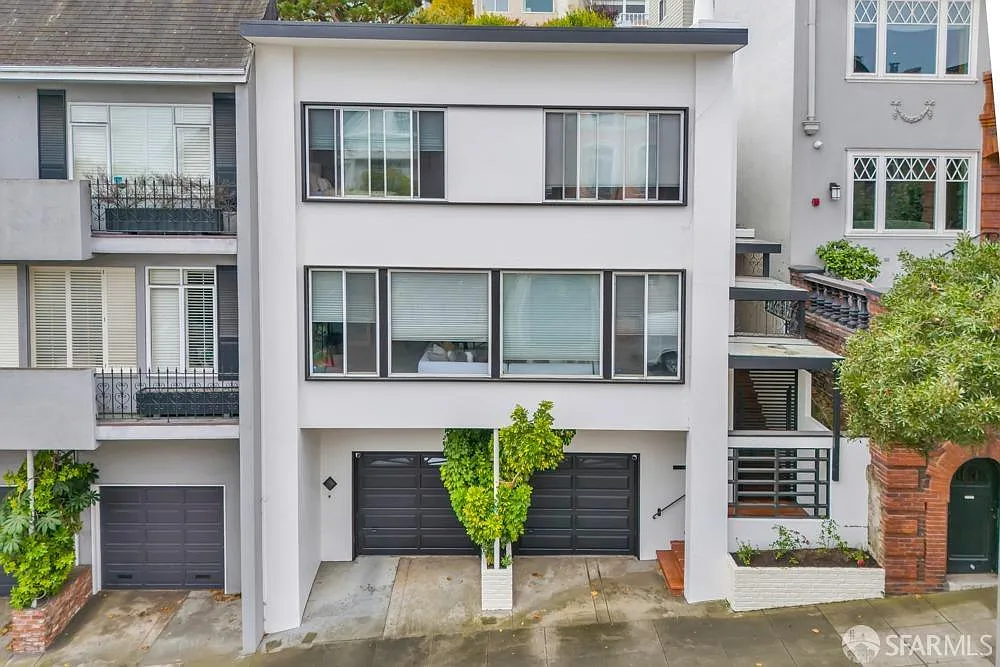 2611 Pacific Ave photo 1