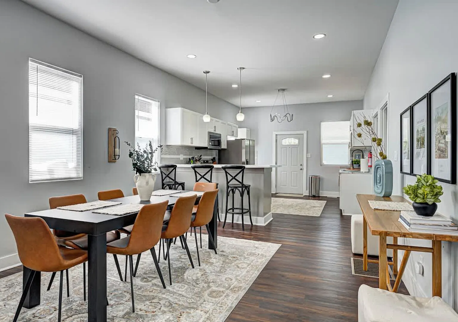 Spacious 5BR Bungalow with En-Suites — Photo 2