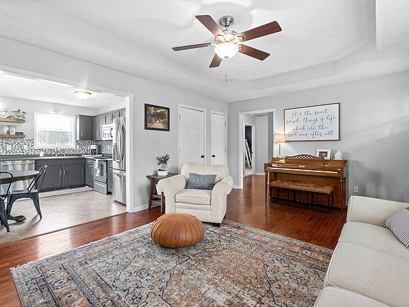 3rd image of 2611 Cummings Cir