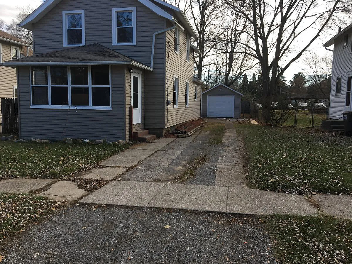 605 Linden Ave photo 1