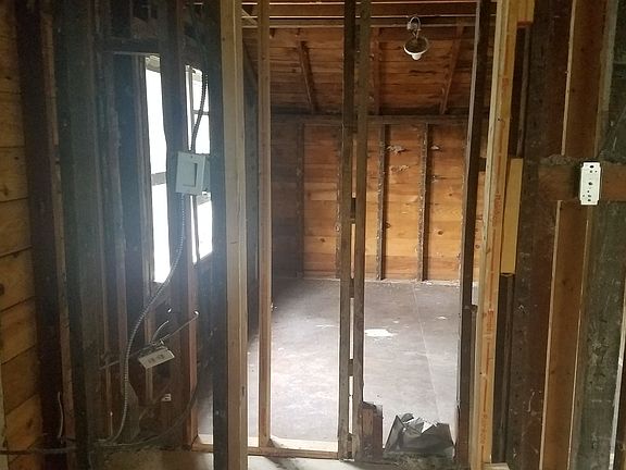 4th image of 4041/2 Iowa Ave